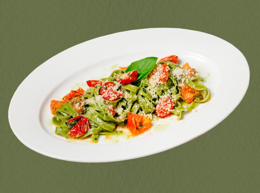 Феттучини с песто и томатами черри