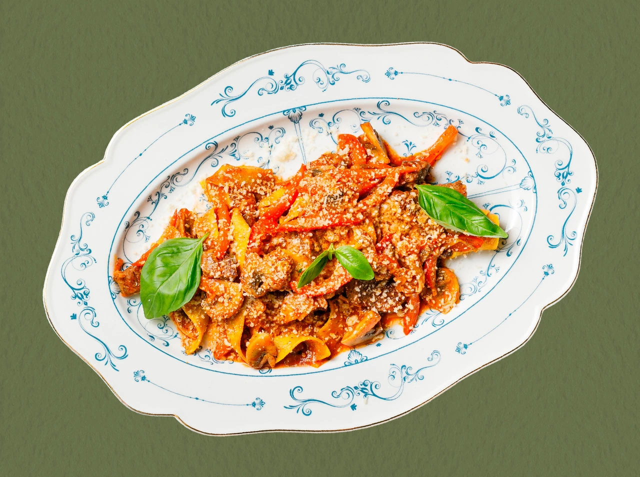 Паппарделле с телятиной в томатном соусе