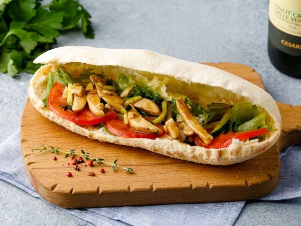 Панини с куриной грудкой и огурцом в соусе терияки