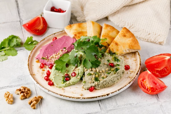 Пхали в стиле хумус с лепешкой