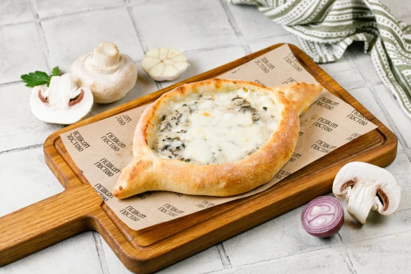 Аджарули с томелным в сливках цыпленком и грибами