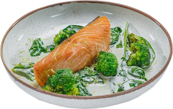 Лосось со шпинатом и броколли