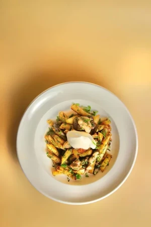 Жареха с грибами и курицей