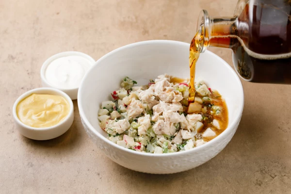 Окрошка с курицей на квасе