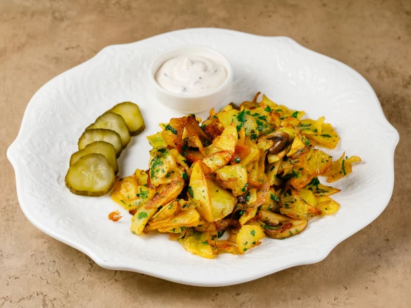 Жареный картофель с грибами