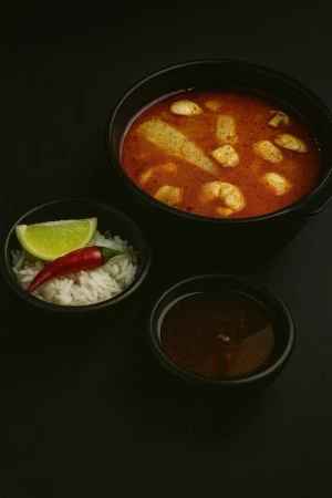 ТОМ ЯМ С КУРИЦЕЙ