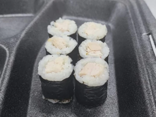 РОЛЛ С КУРИЦЕЙ И СПАЙСИ СОУСОМ