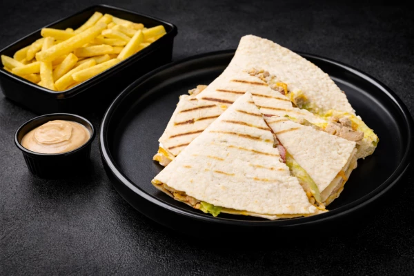 КЕСАДИЛЬЯ С КУРИЦЕЙ