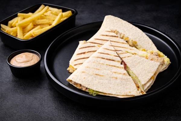 КЕСАДИЛЬЯ С ГОВЯДИНОЙ