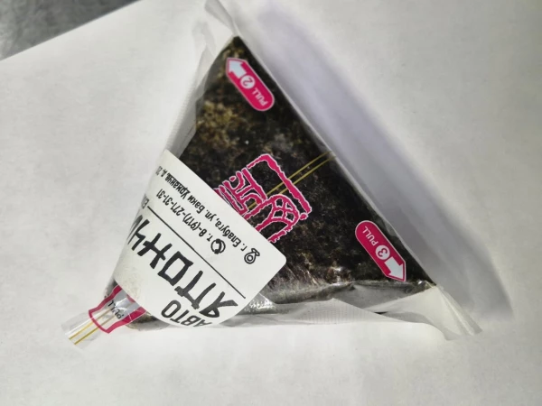 Онигири с крабом