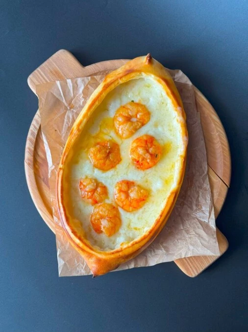Хачапури с тигровой креветкой