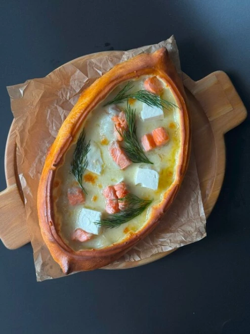 Хачапури с форель и сыром фета