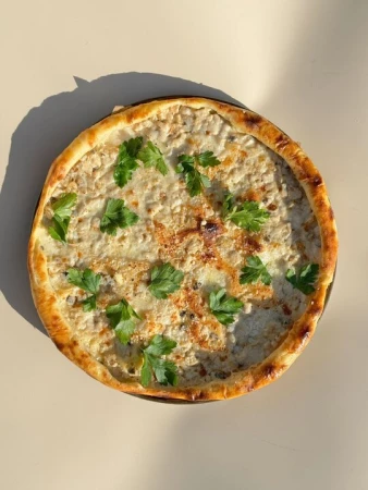 Открытый хачапури с жульеном