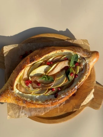 Хачапури с яблоками и грушей