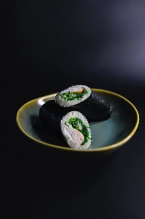 Суширита с креветкой и чукой