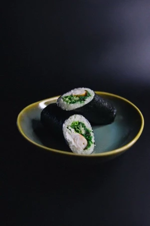 Суширита с креветкой и чукой 