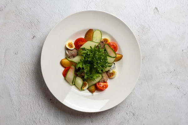 Салат с куриной печенью и грибами