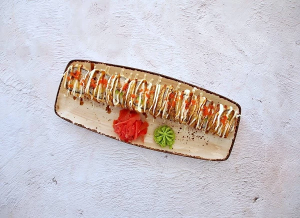 Ролл в темпуре с угрём и крабом