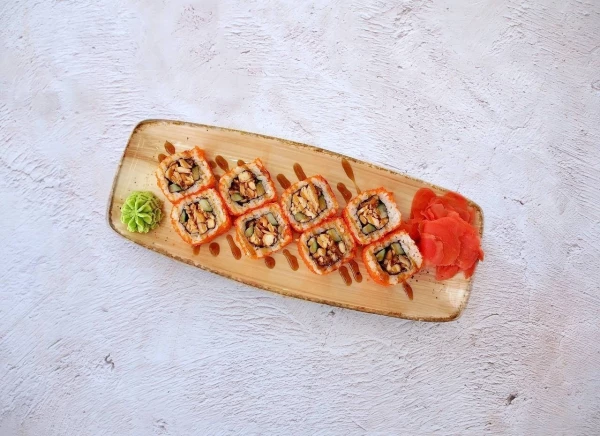 Ролл с лососем в соусе терияки