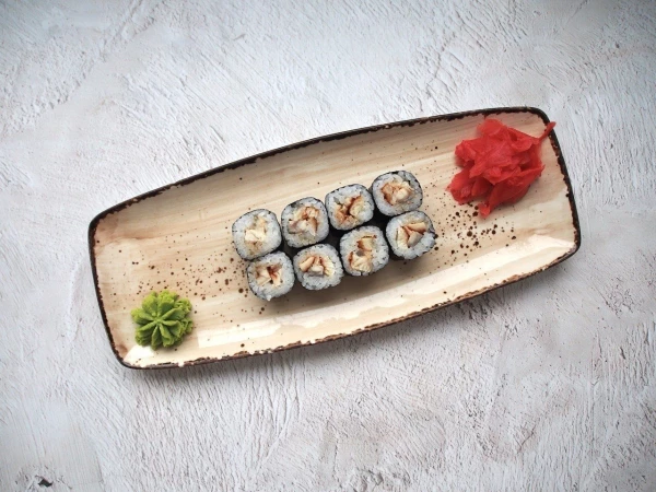 Маки с угрем 