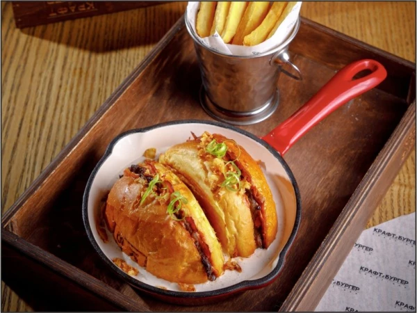 КБ с беконом в трюфельном соусе