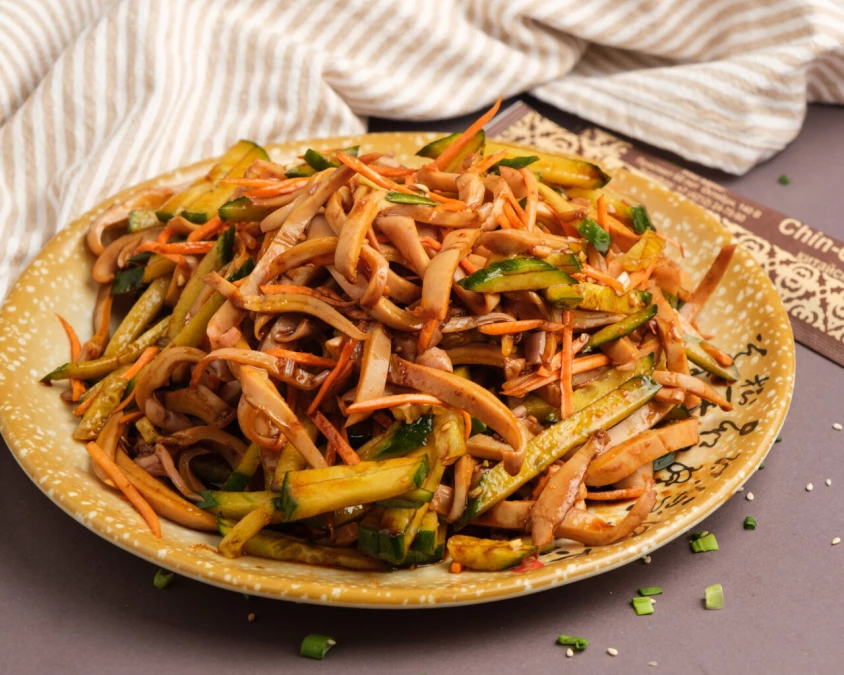  Салат из кальмара с овощами