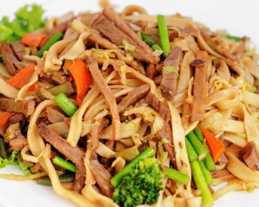  Лапша из говядины с овощами