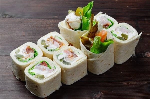 Тортилья с курицей (маринованный огурец)