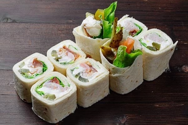 Тортилья с курицей (маринованный огурец)