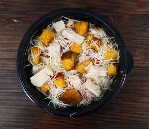 Салат Цезарь с курицей