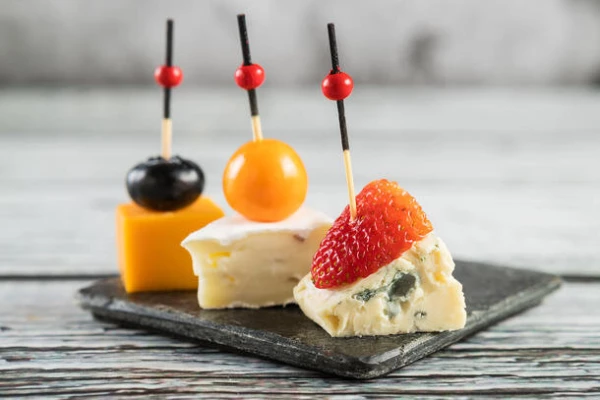 Канапе «Три сыра» (3 кусочка)