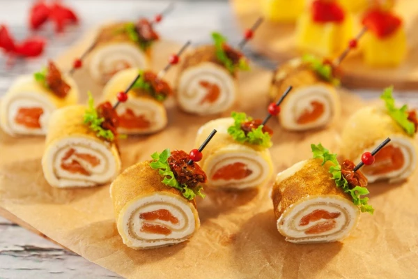 Блинный ролл с форелью слабой соли