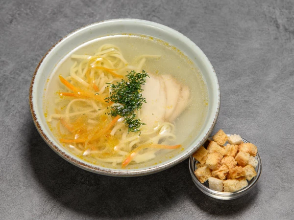 Суп куриный с домашней лапшой