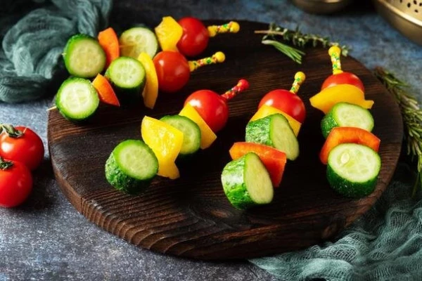 Овощные шпажки (помидорка черри, огурец, перец)