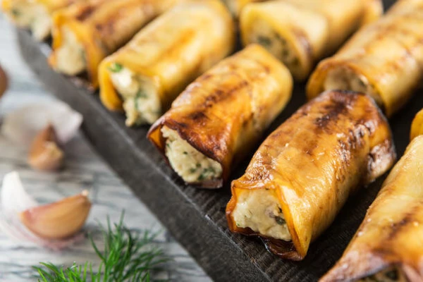 Рулетики из баклажанов с сыром