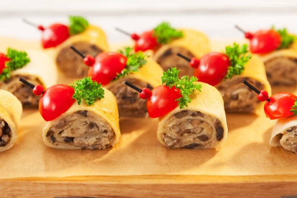 Блинный ролл с грибным жюльеном