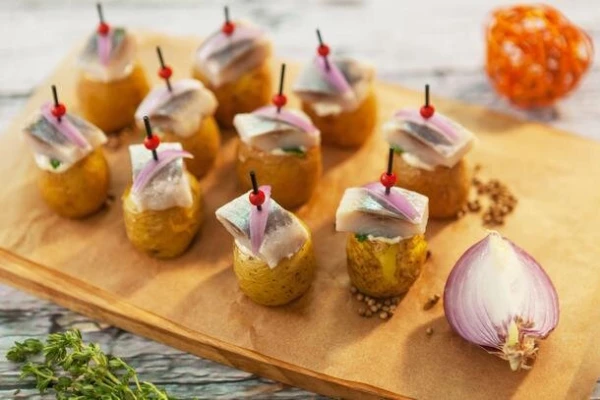 Канапе с селедочкой и картошечкой