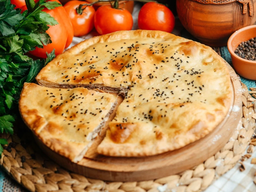 Кубдари с рубленой говядиной и луком