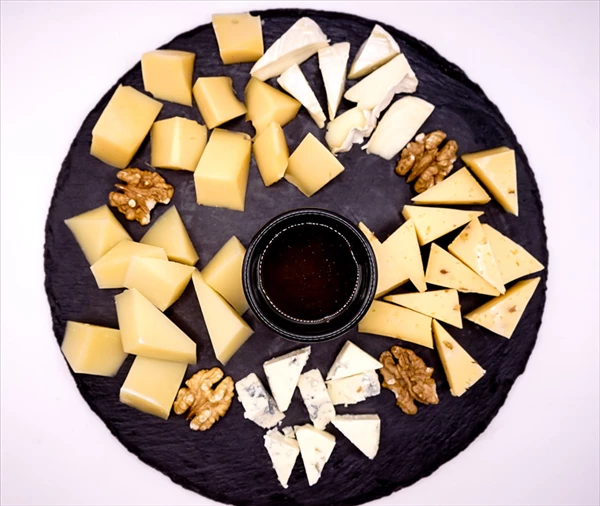 Ассорти из благородных сыров