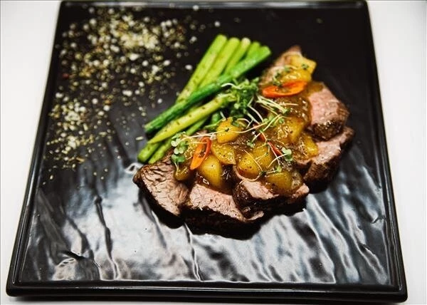 Ростбиф с карамелизированной грушей