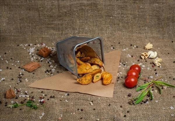 Картофель по-деревенски с сырным соусом