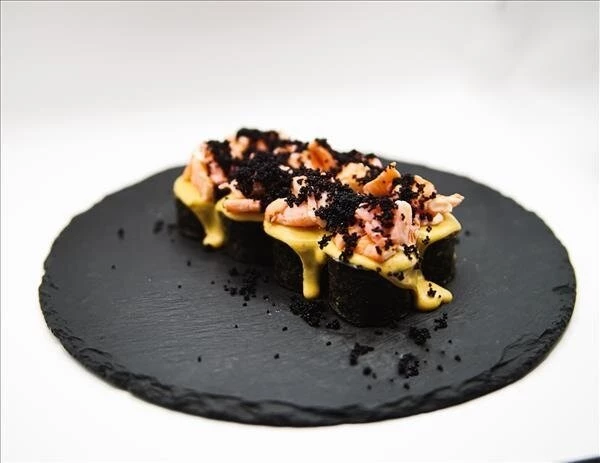 Теплый ролл с креветкой