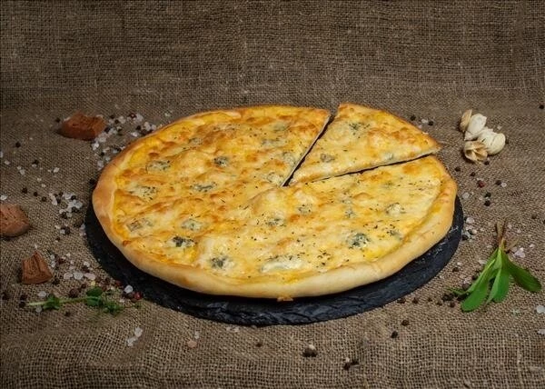 Пицца "4 сыра"*