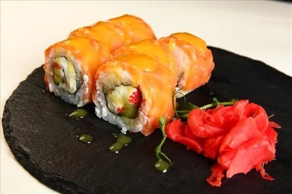 Лосось с соусом манго