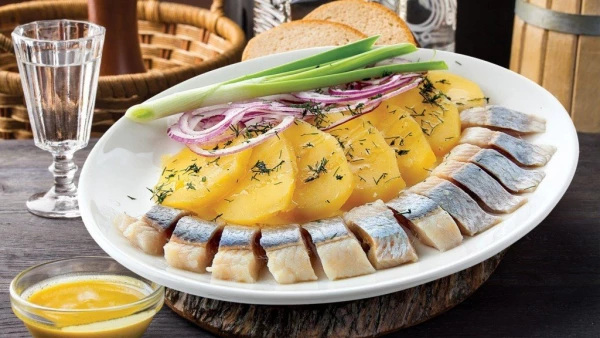 Селедочка с картофелем и луком