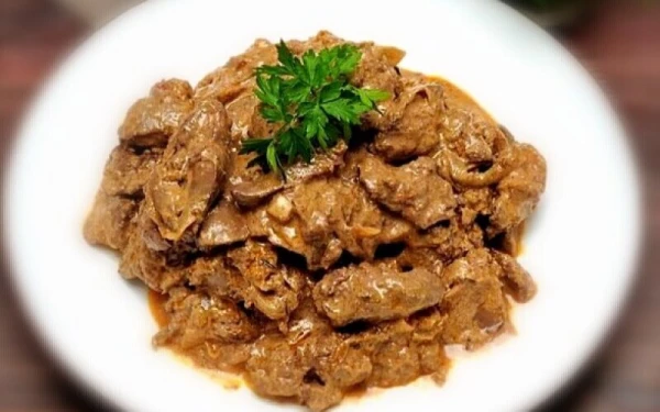 Печень тушеная в томатном соусе 