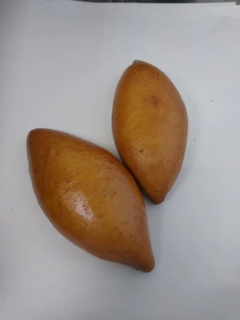 Пирожок с капустой и яйцом