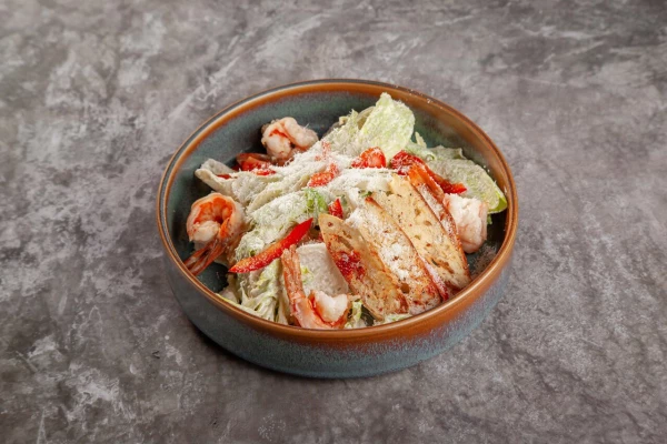 Салат Цезарь с креветками