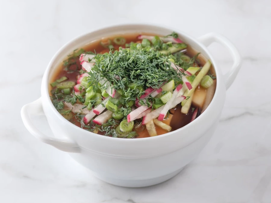 Окрошка с копченой куриной грудкой на квасе