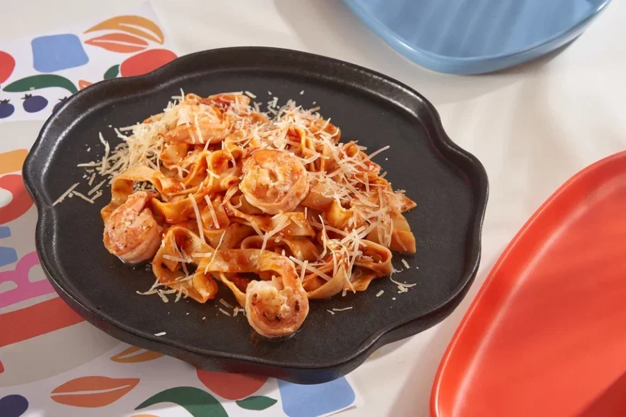Паста с креветками в томатном соусе